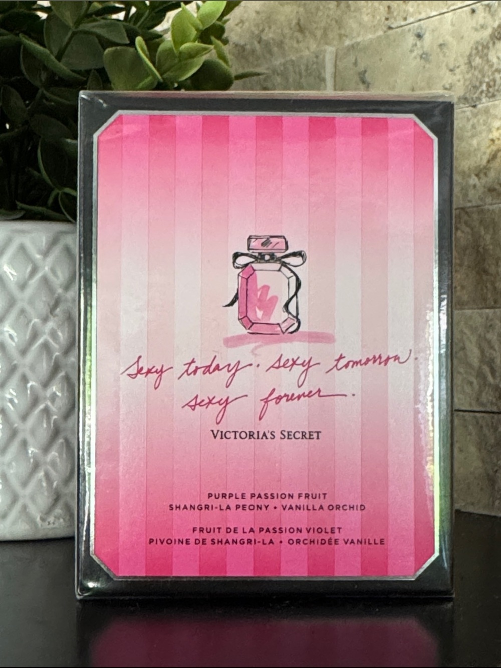 Victoria's Secret Bombshell Eau de Parfum - Large 1.7 oz - Picture 4 of 6